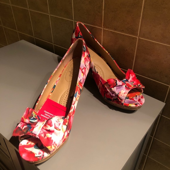 Dexflex Comfort Multi Color Floral Wedges Size 9 1/2 Big Bow Accent - Picture 9 of 9